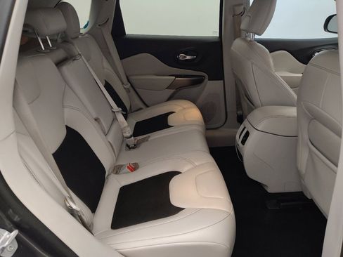 Used 2020 Jeep Cherokee Latitude Plus image 19