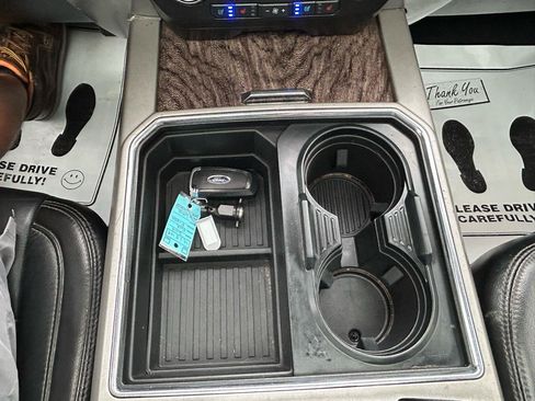 Used 2019 Ford F250 Lariat w/ Lariat Ultimate Package AWD/4WD image 29