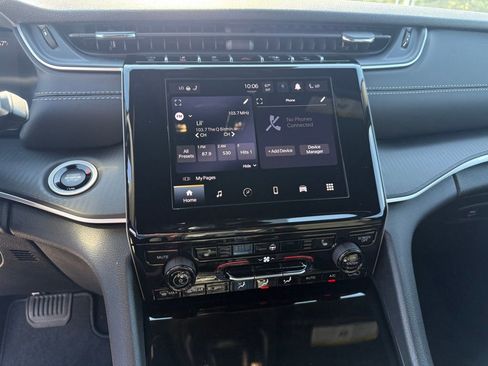 New 2025 Jeep Grand Cherokee L Altitude image 18