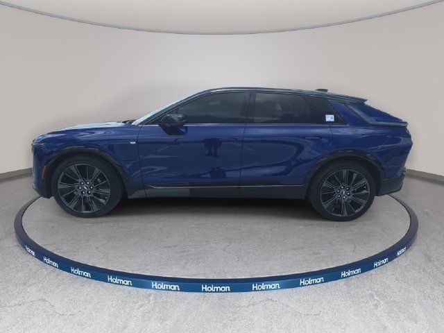 Used 2026 Cadillac Lyriq Signature Sport AWD/4WD image 9