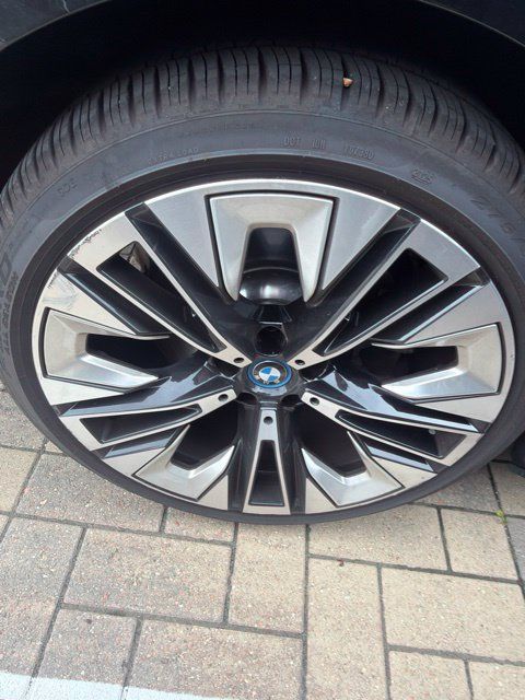 Used 2024 BMW i5 eDrive40i w/ Premium Package RWD image 8