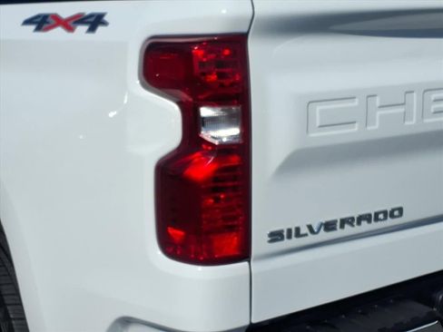 Used 2024 Chevrolet Silverado 1500 LT image 8