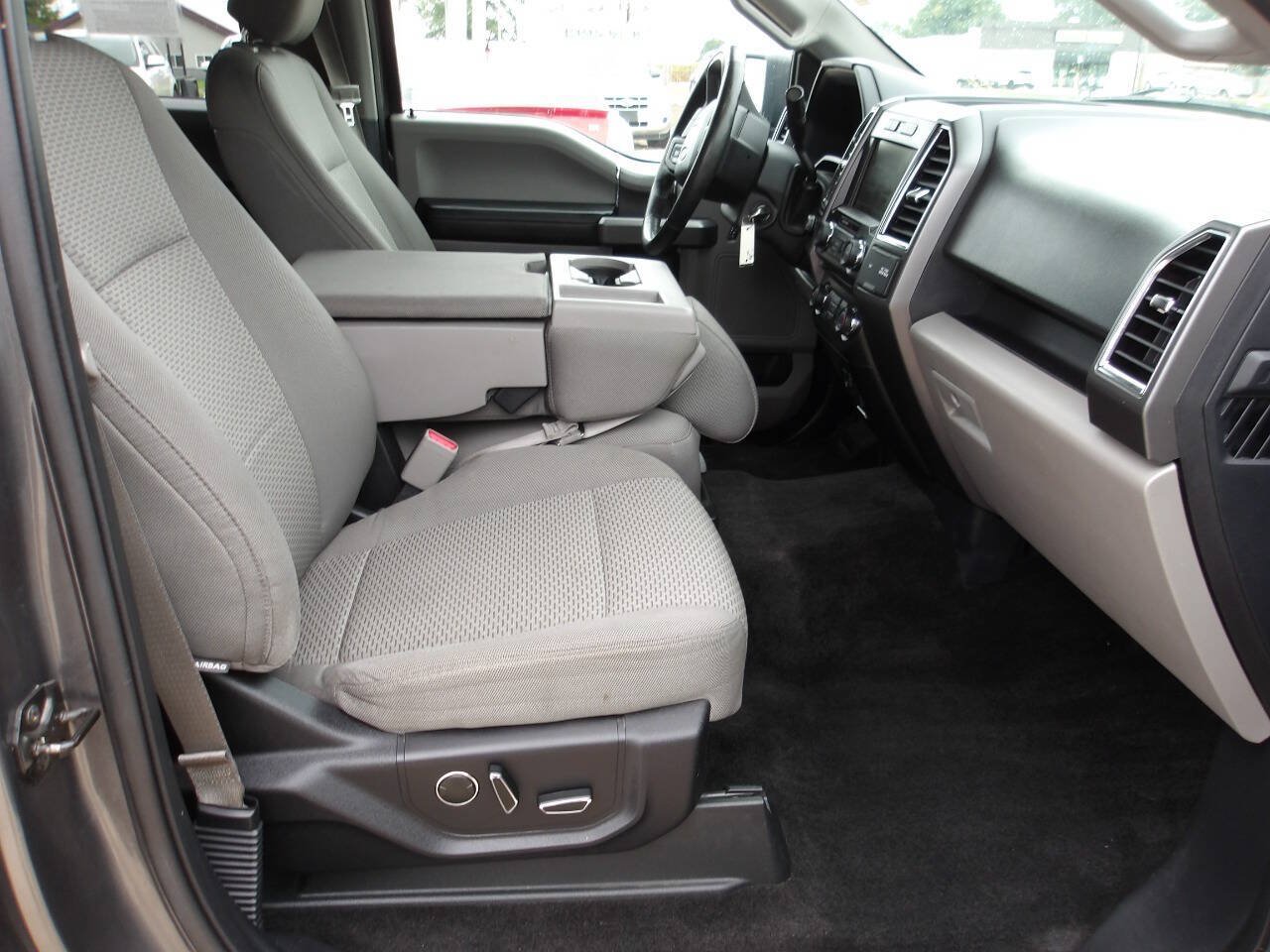 Used 2015 Ford F150 XLT w/ Equipment Group 302A Luxury AWD/4WD image 7