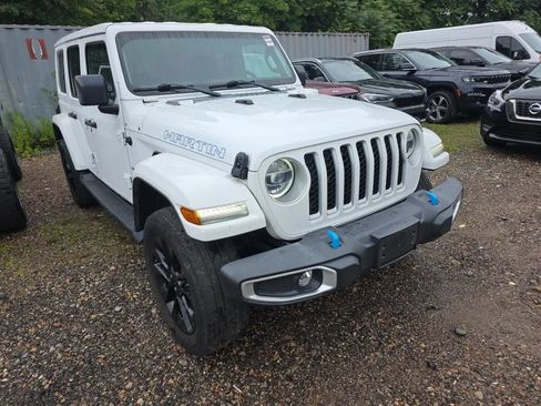 Used 2022 Jeep Wrangler Unlimited Sahara w/ Cold Weather Group AWD/4WD image 3