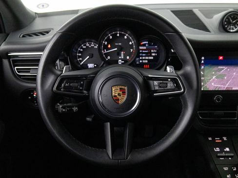Certified 2025 Porsche Macan AWD/4WD image 17