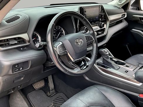 Used 2020 Toyota Highlander Limited FWD image 17