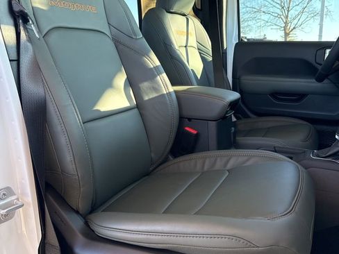 Used 2025 Jeep Gladiator Mojave w/ Convenience Group image 25