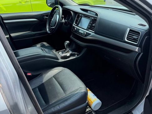 Used 2014 Toyota Highlander XLE FWD image 9