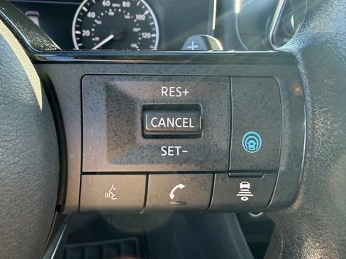 Used 2022 Nissan Rogue SV image 16