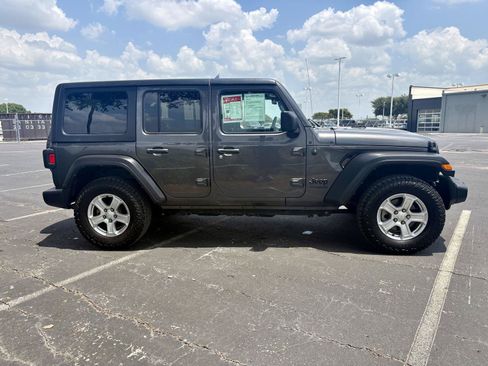 Used 2022 Jeep Wrangler Unlimited Sport AWD/4WD image 6