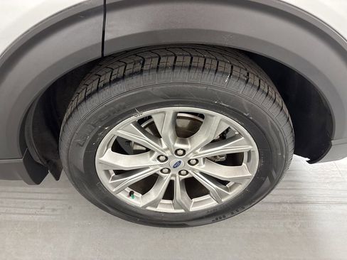 Used 2020 Ford Explorer XLT w/ Equipment Group 202A RWD image 12