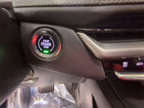 Certified 2024 Cadillac XT4 Premium Luxury image 16