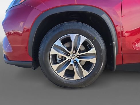 Certified 2023 Toyota Highlander XLE image 14