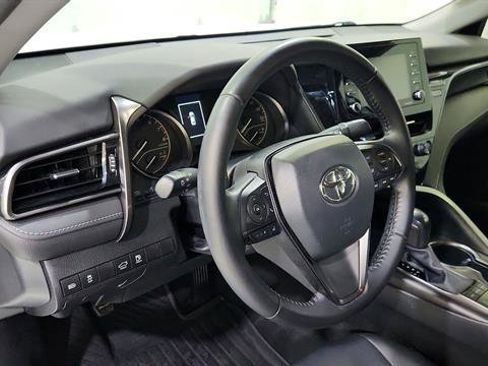 Used 2022 Toyota Camry SE image 11