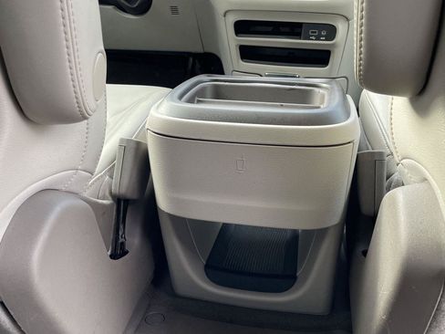 Used 2020 Chrysler Pacifica Touring-L FWD image 26