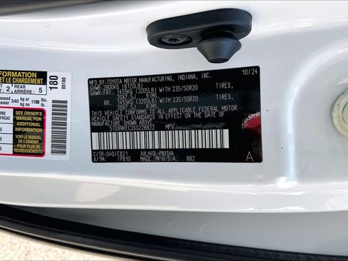 Used 2025 Toyota Sienna XSE FWD image 35