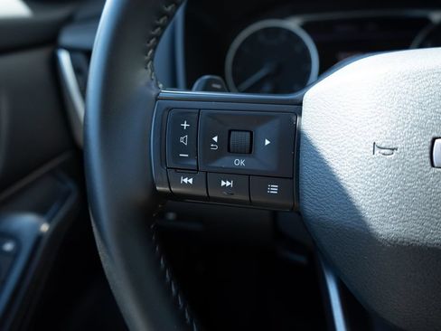Used 2025 Nissan Rogue SV FWD image 20