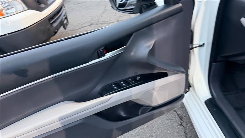 Used 2020 Toyota Camry SE FWD image 25