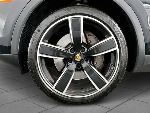 Used 2022 Porsche Cayenne image 19