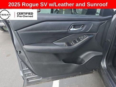 Used 2025 Nissan Rogue SV w/ SV Premium Package FWD image 11