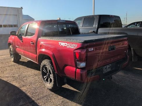 Used 2016 Toyota Tacoma TRD Sport w/ Towing Package AWD/4WD image 2