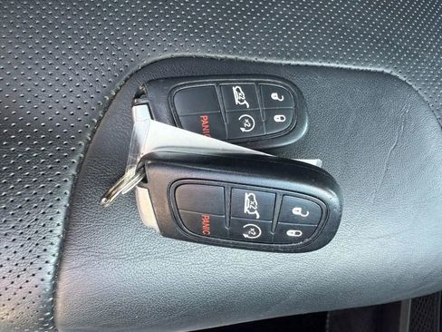 Used 2019 Jeep Cherokee Limited image 54