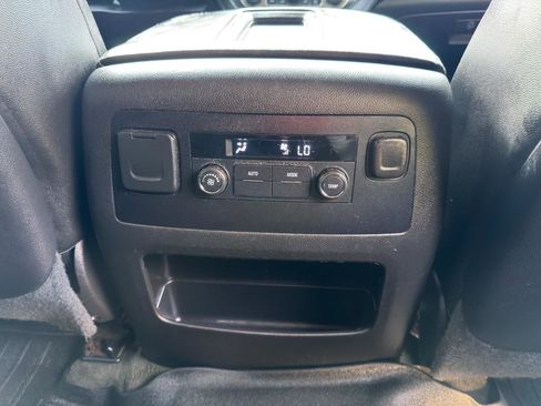 Used 2015 Chevrolet Suburban LT AWD/4WD image 21