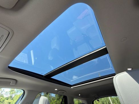 Used 2024 Honda Pilot Touring image 29