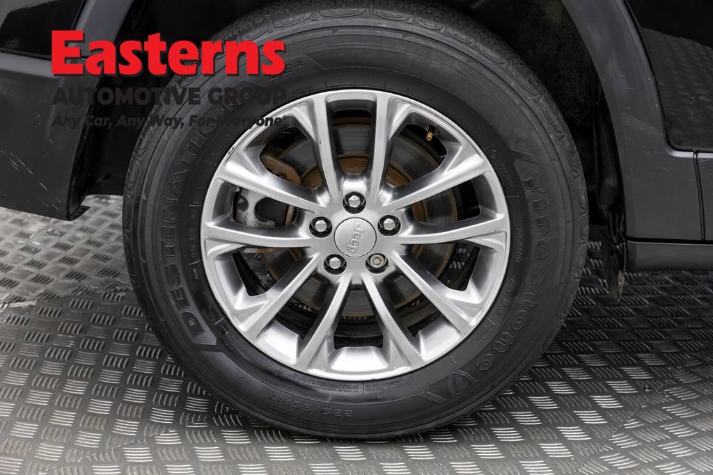 Used 2021 Jeep Cherokee Latitude Plus AWD/4WD image 31