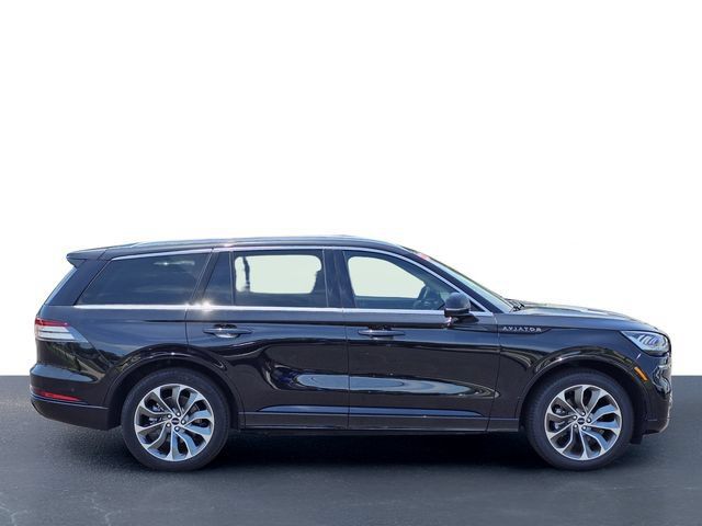 Used 2022 Lincoln Aviator Grand Touring w/ Elements Package Plus AWD/4WD image 8
