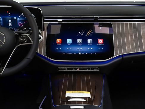 New 2026 Mercedes-Benz E 350 4MATIC Sedan image 14