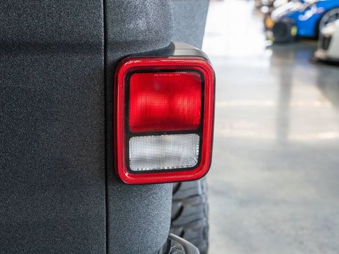 Used 2023 Jeep Gladiator Sport AWD/4WD image 86