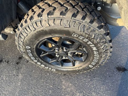 Used 2024 Jeep Gladiator Sport image 21