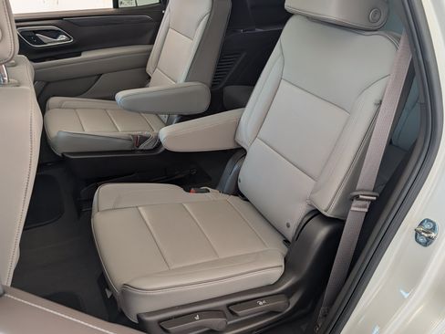 Used 2024 GMC Yukon SLT w/ SLT Premium Package RWD image 18
