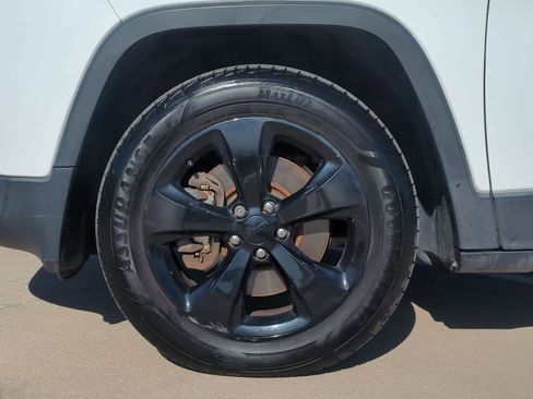 Used 2016 Jeep Cherokee Latitude w/ Cold Weather Group image 13