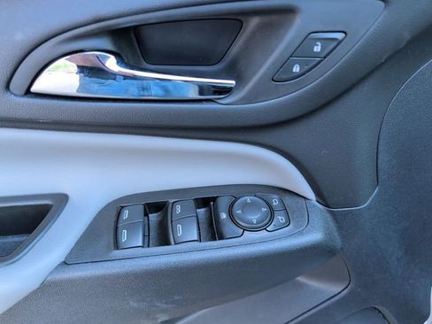 Used 2023 Chevrolet Equinox LS FWD image 12