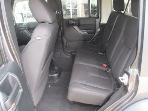 Used 2018 Jeep Wrangler Unlimited Sport S AWD/4WD image 5
