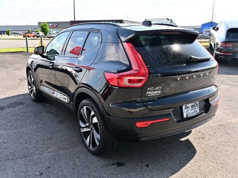 Used 2023 Volvo XC40 B5 Plus w/ Driver Assist Package AWD/4WD image 6
