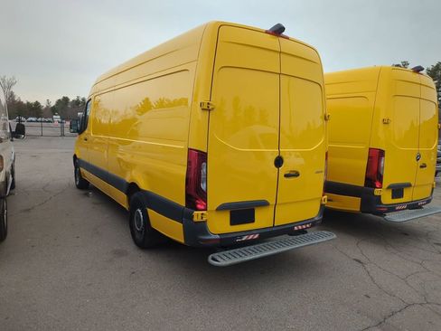 Used 2021 Mercedes-Benz Sprinter 2500 image 2