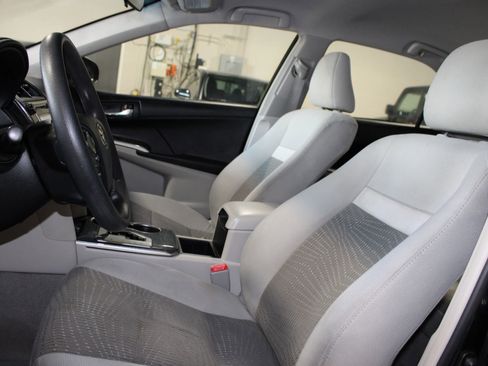 Used 2012 Toyota Camry LE FWD image 19