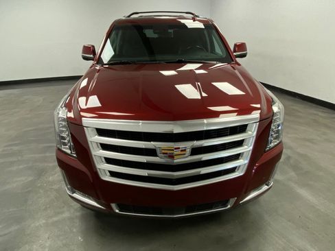 Used 2019 Cadillac Escalade ESV Premium Luxury image 9