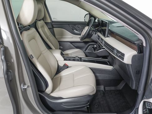 Used 2025 Lincoln Corsair Grand Touring w/ Jet Appearance Package image 9