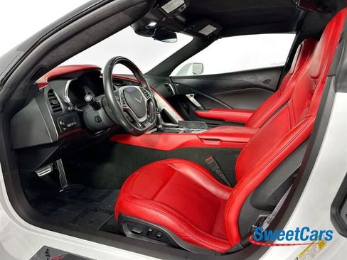 Used 2015 Chevrolet Corvette Z06 w/ 3LZ Preferred Equipment Group RWD image 9