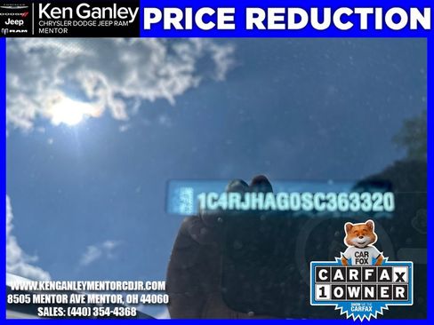 Used 2025 Jeep Grand Cherokee Altitude w/ Trailer Tow Package AWD/4WD image 33