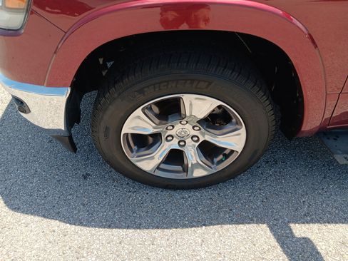 Used 2021 RAM 1500 Laramie AWD/4WD image 2
