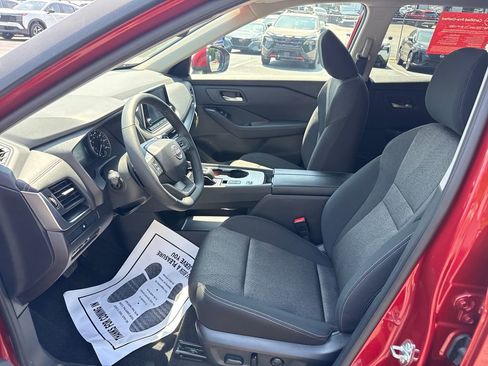 Used 2025 Nissan Rogue SV FWD image 10