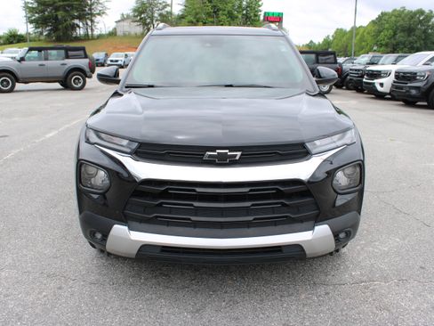 Used 2022 Chevrolet TrailBlazer LT w/ Convenience Package FWD image 3
