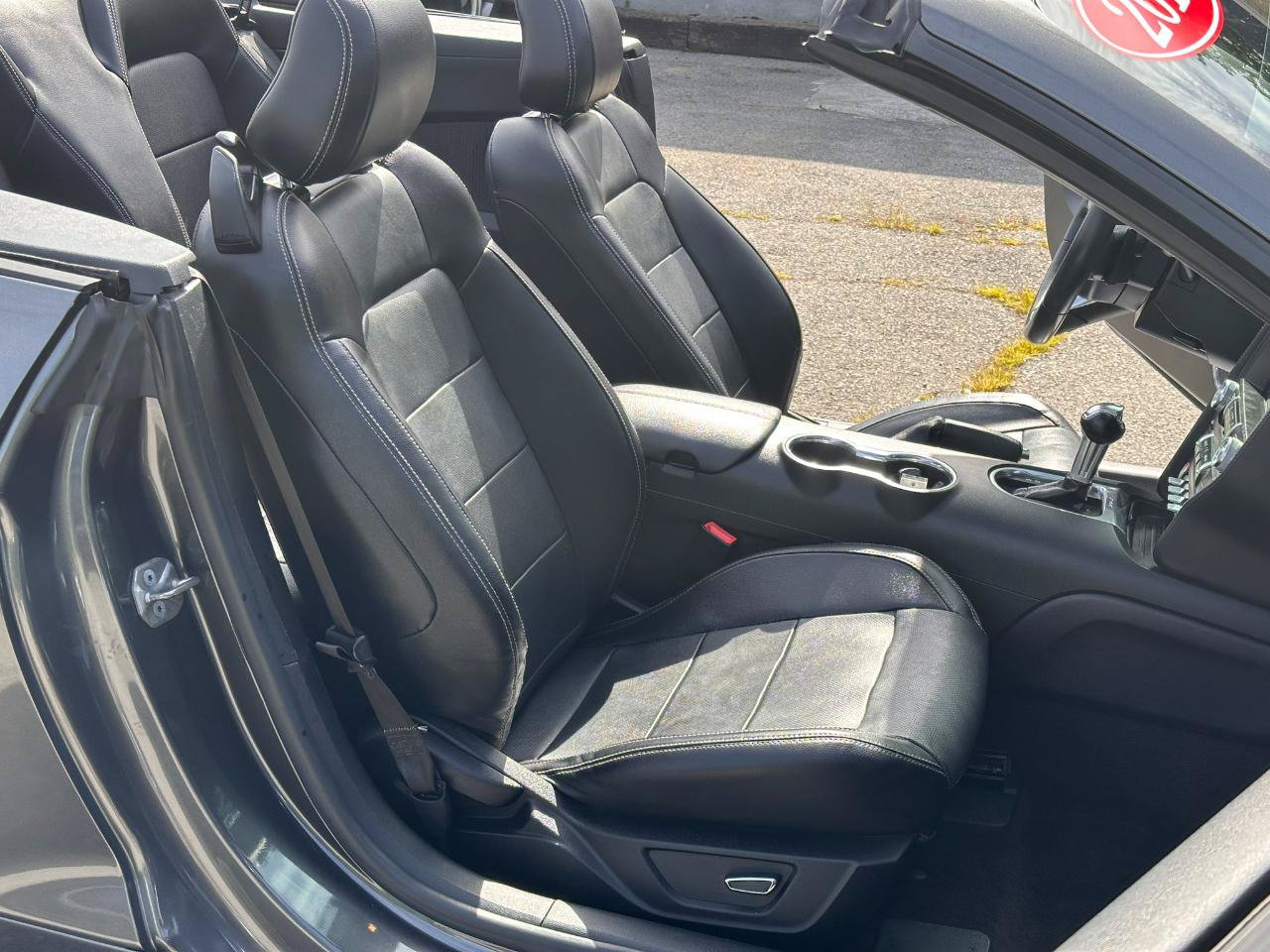 Used 2018 Ford Mustang Premium RWD image 13