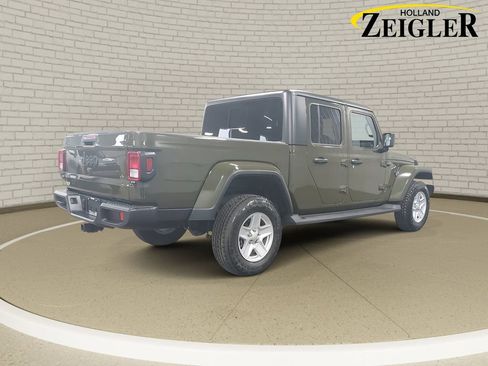 Used 2022 Jeep Gladiator Sport image 5