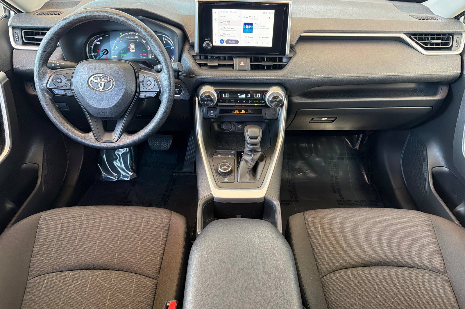 Used 2025 Toyota RAV4 XLE AWD/4WD image 16